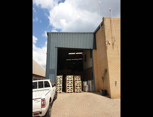 1,030M² WAREHOUSE FOR SALE IN TUNNEY